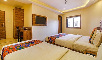 FabHotel Peninsula