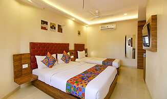 FabHotel Peninsula