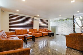Fabhotel Greenwood Xpress Inn