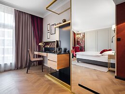 Hotel Golden Queen