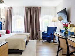 Hotel Golden Queen