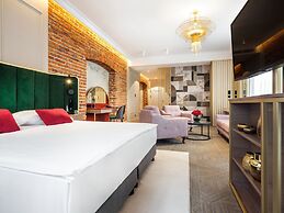 Hotel Golden Queen