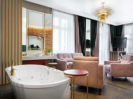 Hotel Golden Queen