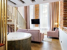 Hotel Golden Queen