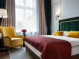 Hotel Golden Queen