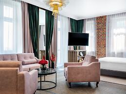 Hotel Golden Queen