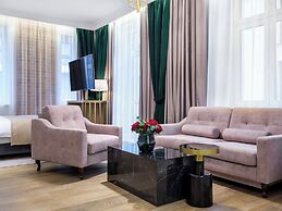 Hotel Golden Queen