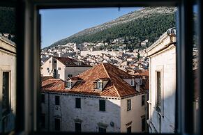 Panorama Old Town apartment by DuHomes