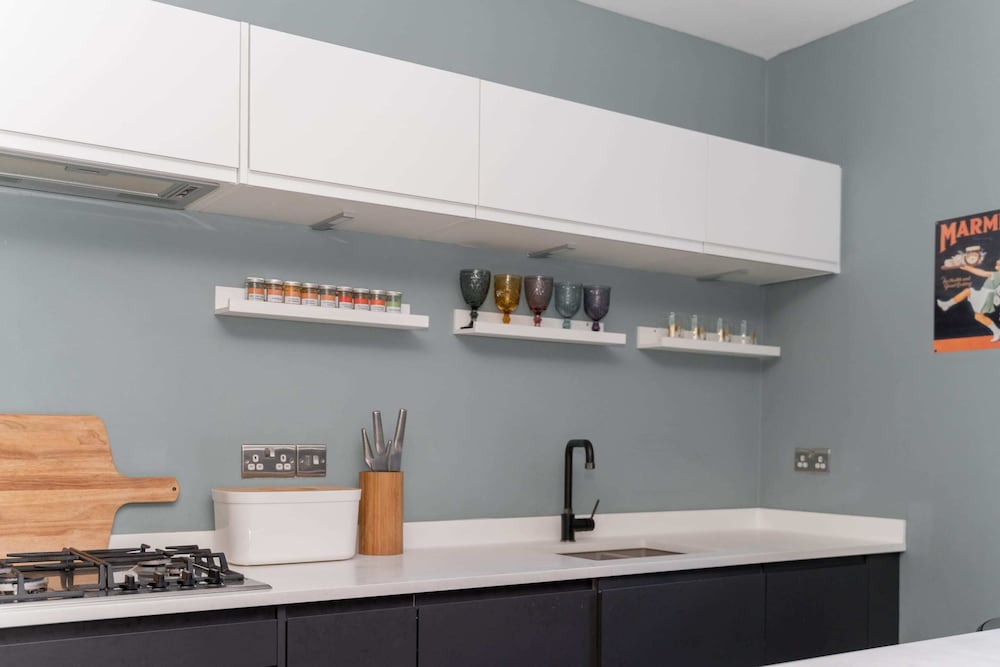 Beautiful & Bright 2BD Flat - Haymarket