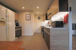 2-bed Apartment in Central Cardiff With Parking
