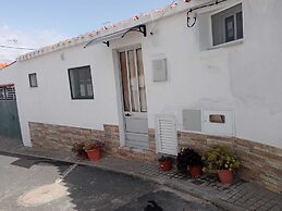Casa do Rosa - Sleeps 6 - Parking - Wifi