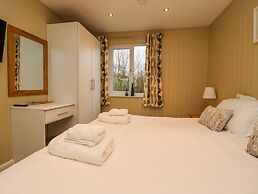 Oak Lodge