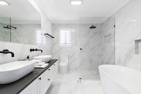 YALLA24-LUXURY RESORT STYLE HOLIDAY HOME