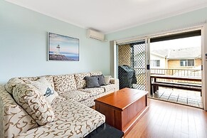 MARJ04- HOLIDAY APARTMENT IN MOOLOOLABA