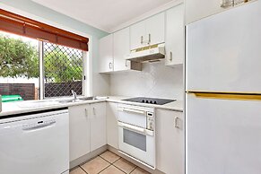 MARJ04- HOLIDAY APARTMENT IN MOOLOOLABA