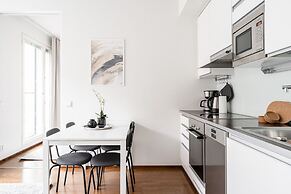 Modern 1BR Apt next to Lake Pyhäjärvi