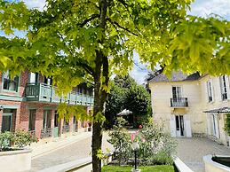 LA DEMEURE