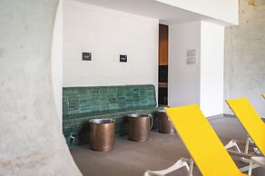 Hotel Nomad