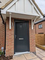 1 Bed Apartment Sleeps 2 - Parking & Wifi