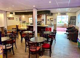 Sleeps 6, Gym, Entertainment, Pool, Beach