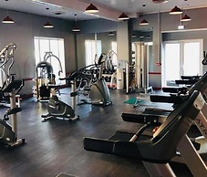 Sleeps 6, Gym, Entertainment, Pool, Beach