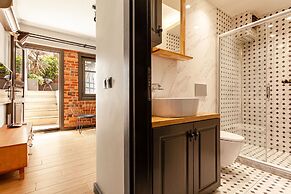 Olympia Flats by Oval