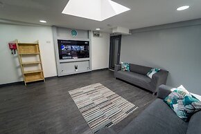 100 Dale Road Studios in Guest House