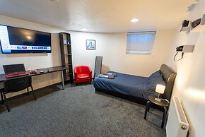 100 Dale Road Studios in Guest House