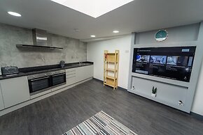 100 Dale Road Studios in Guest House