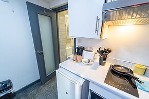 100 Dale Road Studios in Guest House