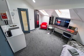 100 Dale Road Studios in Guest House