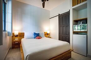 THE SEA GLASS INN