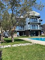 Assos Luna Houses