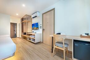 Phra Nakhon Poshtel