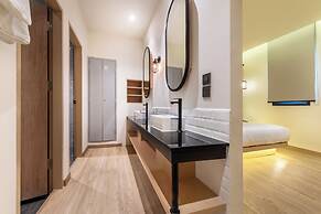 Phra Nakhon Poshtel