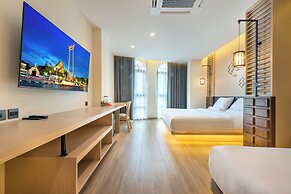 Phra Nakhon Poshtel