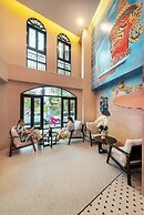 Phra Nakhon Poshtel