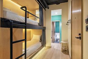 Phra Nakhon Poshtel