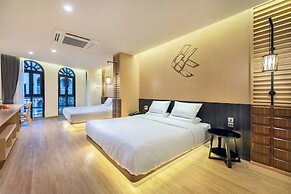 Phra Nakhon Poshtel