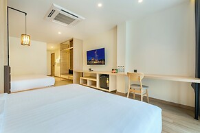 Phra Nakhon Poshtel
