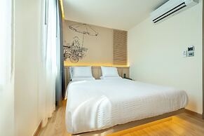 Phra Nakhon Poshtel