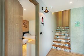 Phra Nakhon Poshtel