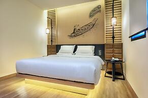 Phra Nakhon Poshtel