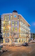 Phra Nakhon Poshtel