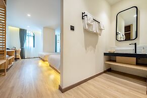 Phra Nakhon Poshtel