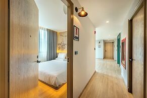 Phra Nakhon Poshtel
