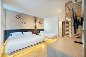 Phra Nakhon Poshtel