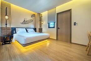 Phra Nakhon Poshtel