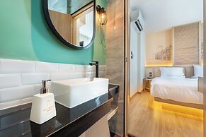 Phra Nakhon Poshtel