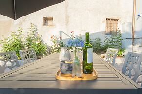 Pozzo Vertical Apartment With Garden and Parking